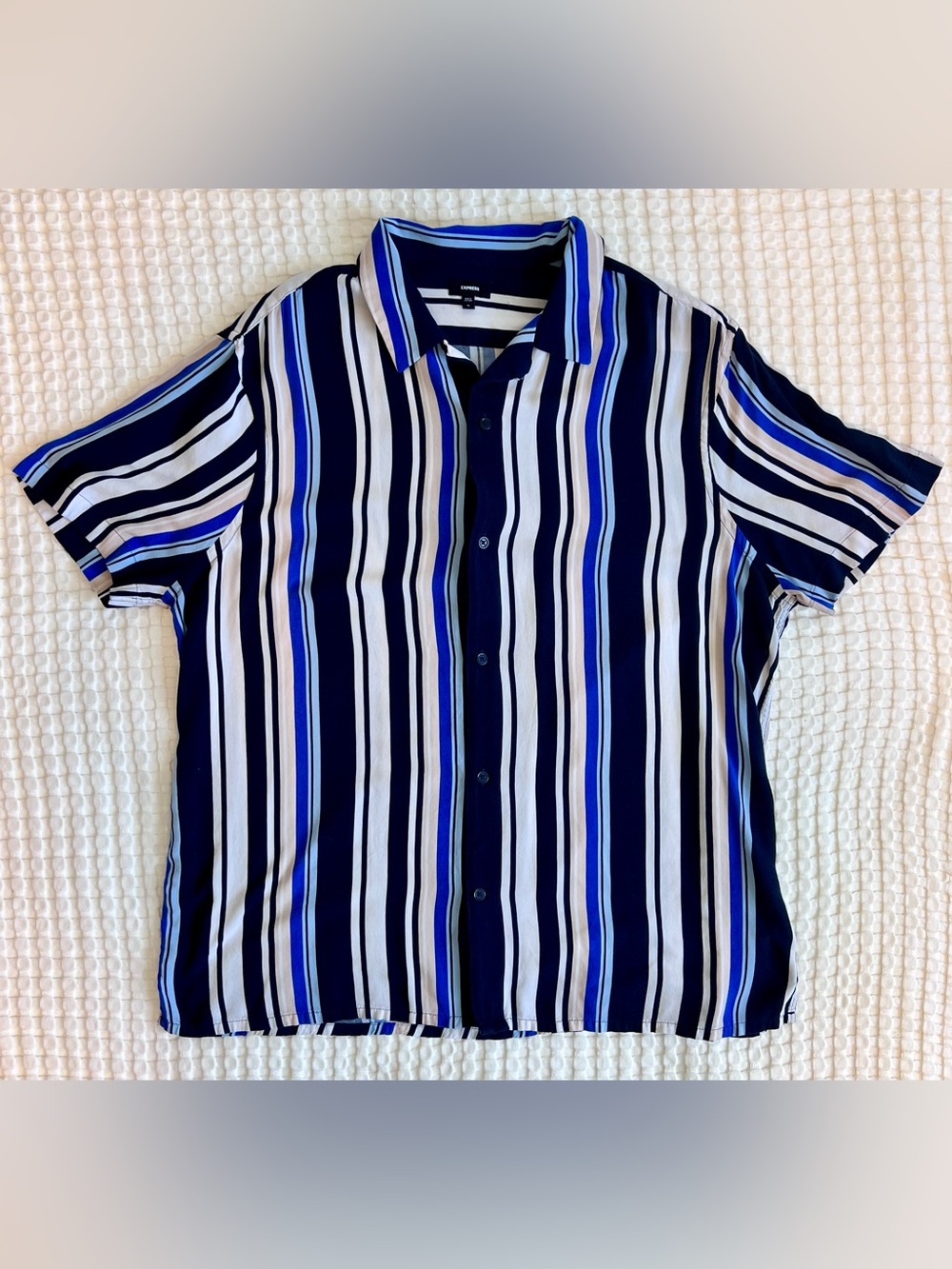 Express Men’s XL Navy Blue White Vertical Stripe Short Sleeve Button Up Shirt